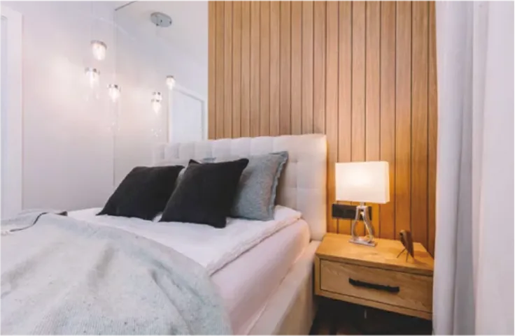 落ち着きのある色合いの寝室