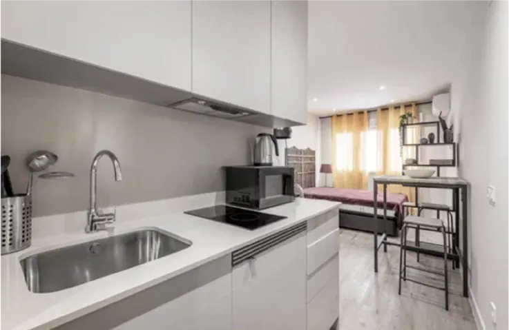 白色基調のキッチン