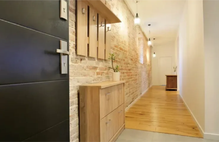 まっすぐに続くスタイリッシュな廊下